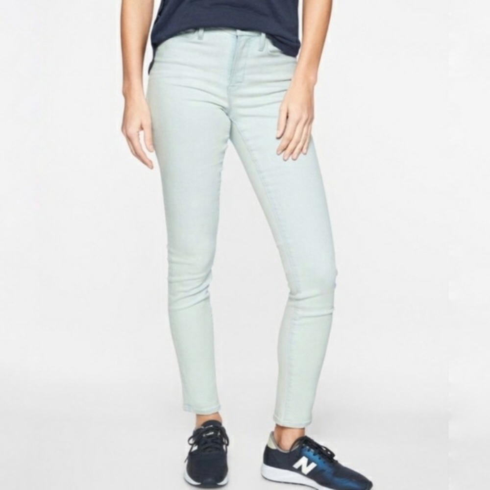 ATHLETA Skulptec Skinny Crop Jean Glacier Wash 6P